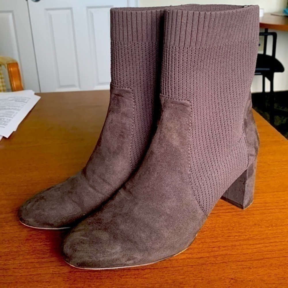 Ann Taylor stretchy “knit” booties. Very good condition
